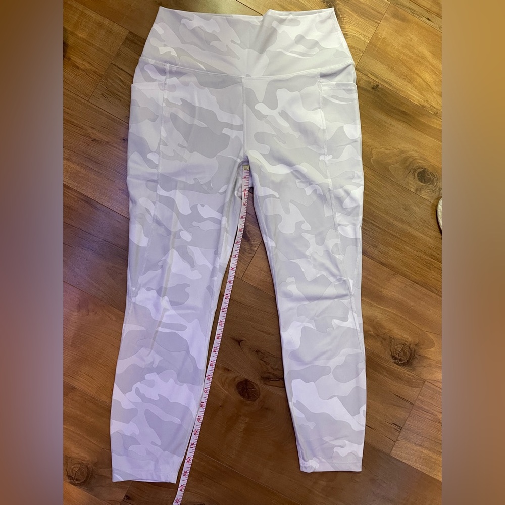 Rbx white camo leggings 🤍